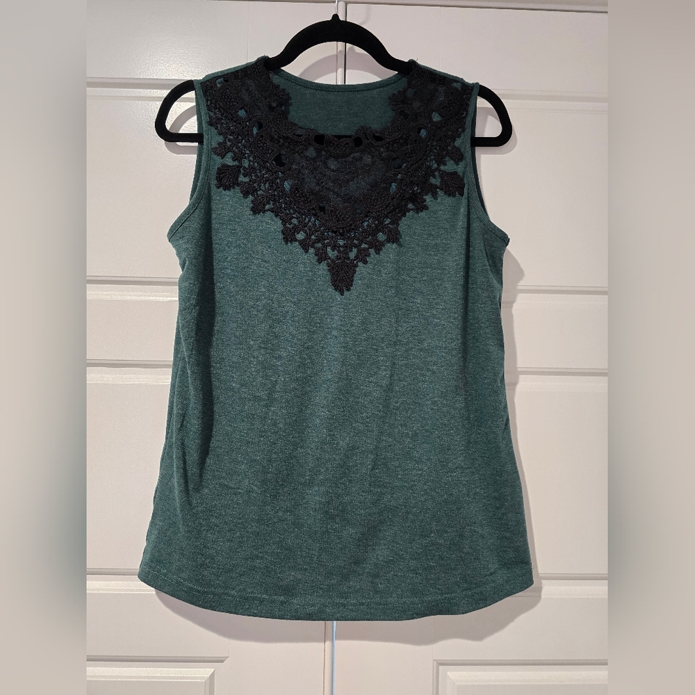 Green Lace Appliqué Sleeveless Top – Size M